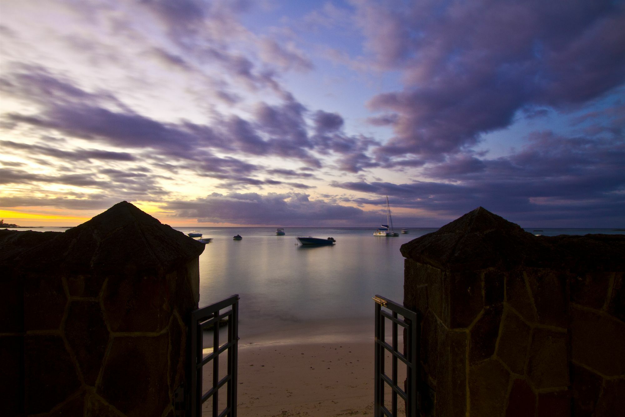 Le Beachclub Pereybere Beach Exterior foto